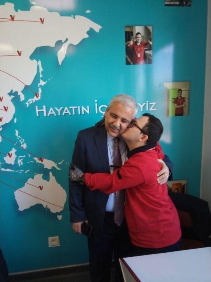 Vali Güvençer, Engelli Gençlerin Çalışmalarını İnceledi G3