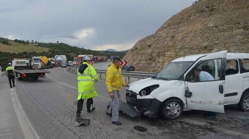Kula&rsquo;da Yağmur Kazaları Beraberinde Getirdi