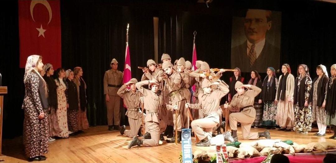 Nazilli&rsquo;de &Ouml;ğrenciler &Ccedil;anakkale Zaferi&rsquo;ni Canlandırdı