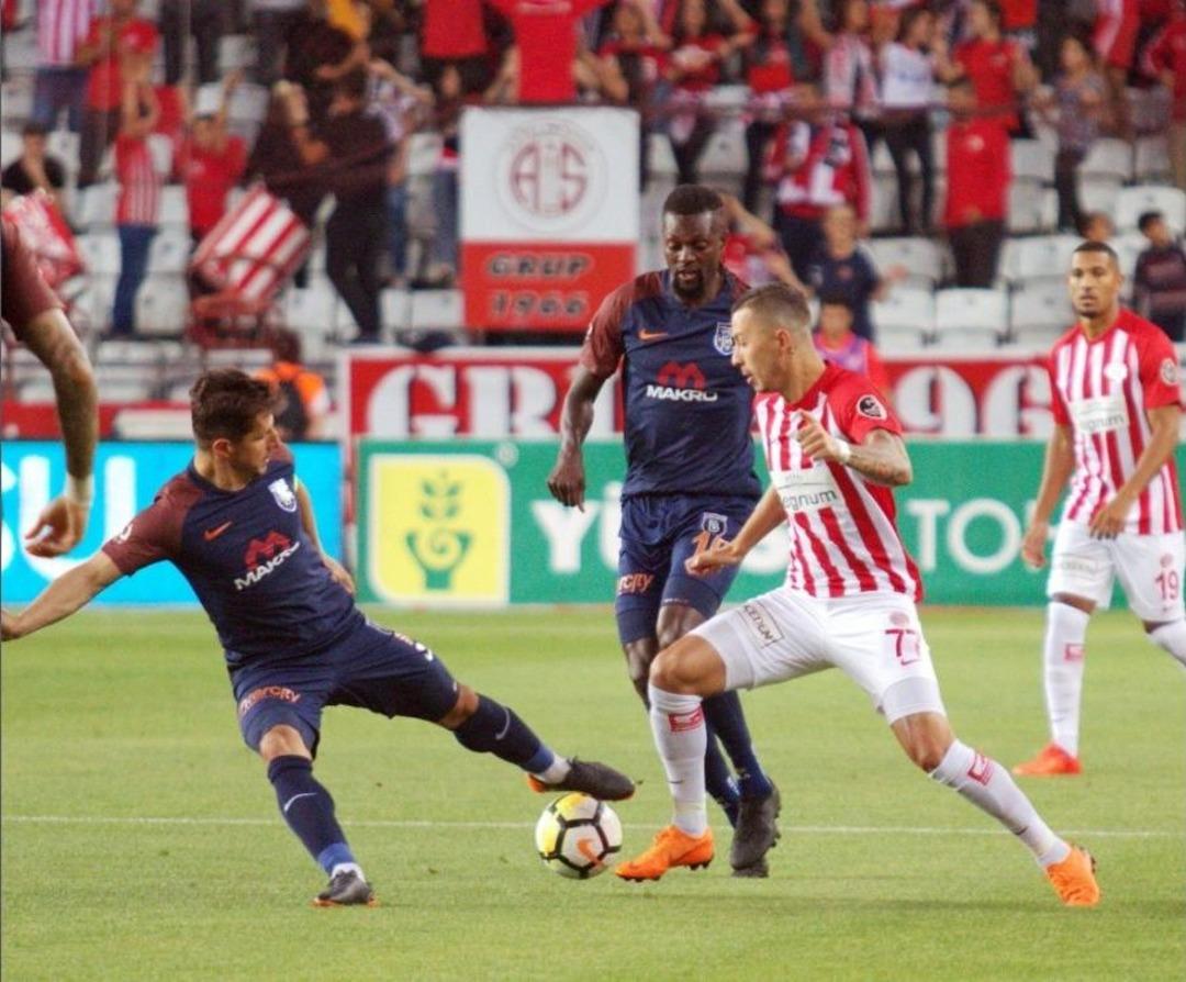 Spor Toto S&uuml;per Lig: Antalyaspor: - Başakşehir: 1 (ilk Yarı)