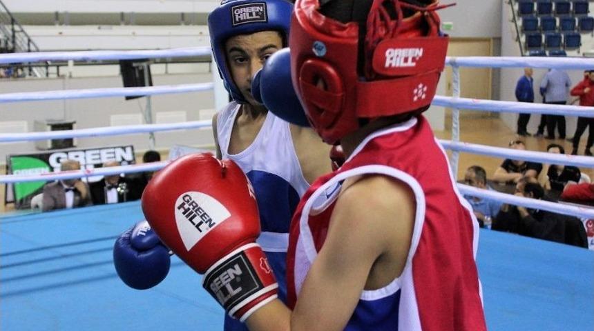 &Uuml;st Minikler T&uuml;rkiye Boks Şampiyonası Mersin&rsquo;de Başladı