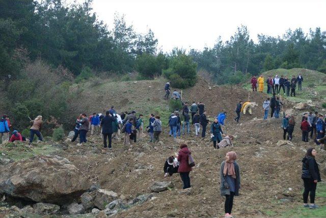 Edirne’de Yüzlerce Öğrenci Gazi Ve Şehitler İçin Fidan Dikti