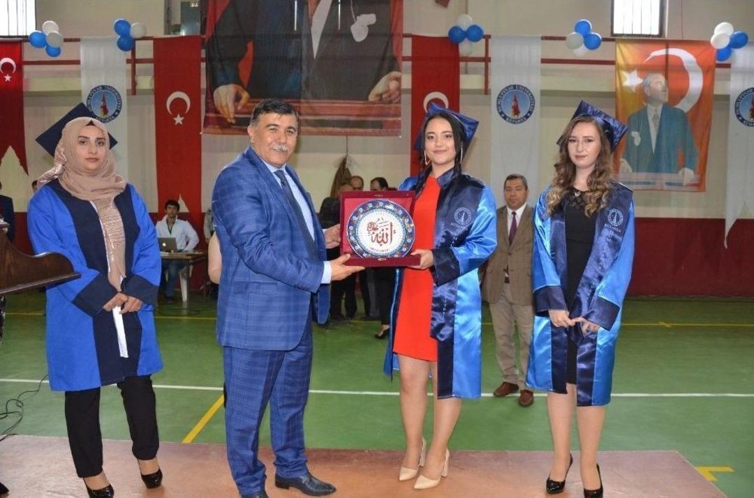 Dp&uuml; Emet Meslek Y&uuml;ksekokulu 250 Mezun Verdi