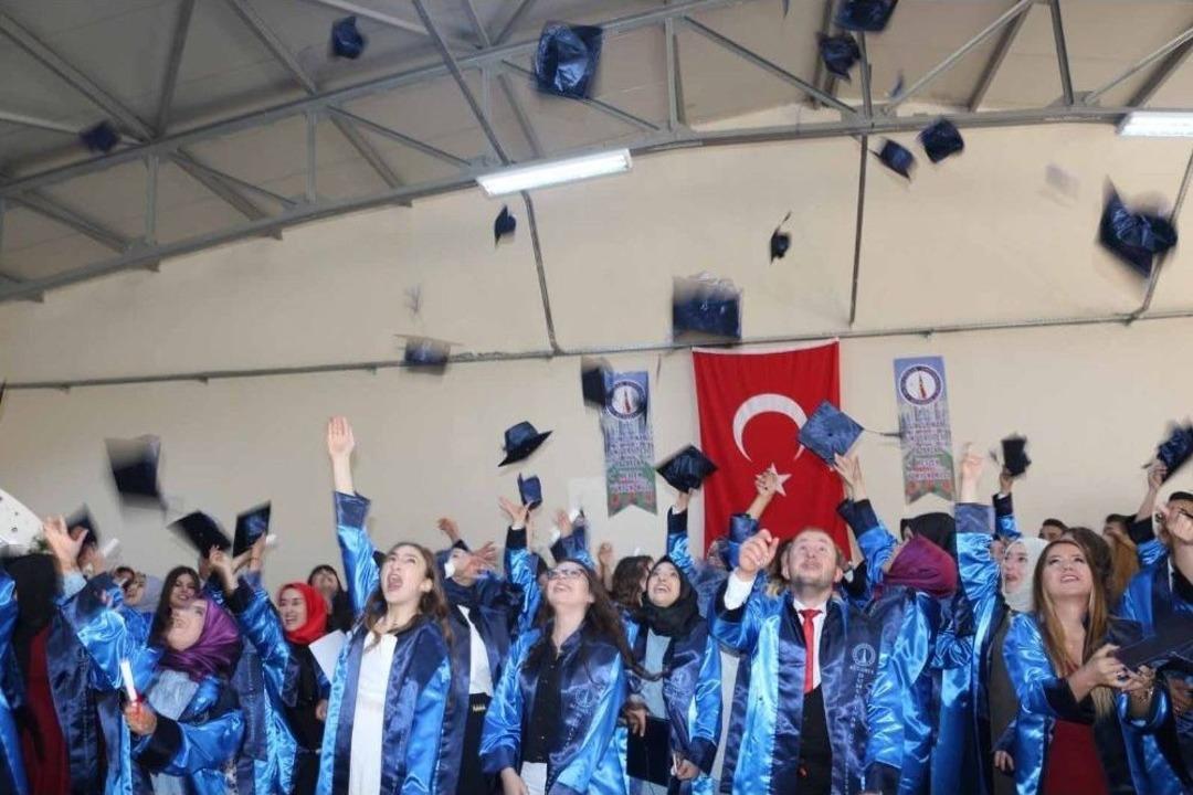 Pazarlar&rsquo;da 134 &Ouml;ğrenci İ&ccedil;in Mezuniyet T&ouml;reni D&uuml;zenlendi