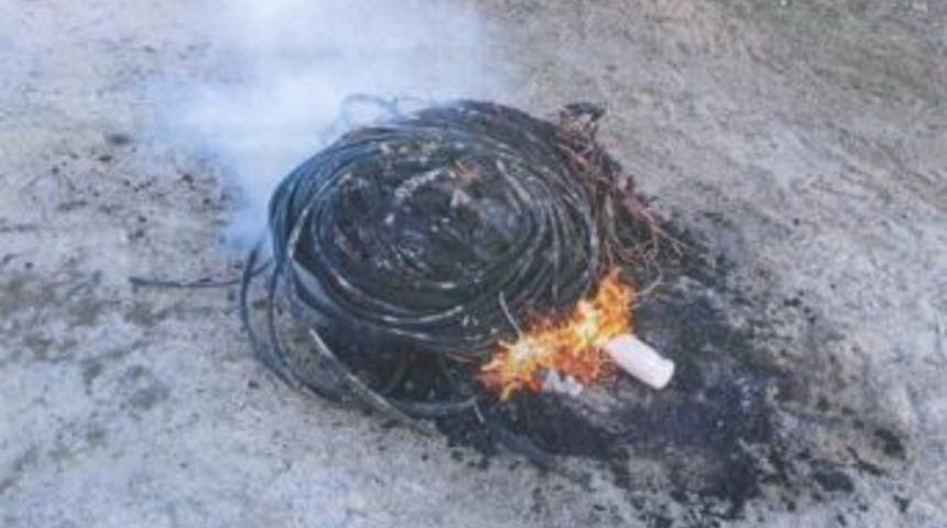 &Ccedil;aldıkları Kabloları Yakmaya &Ccedil;alışırken Yakalandılar