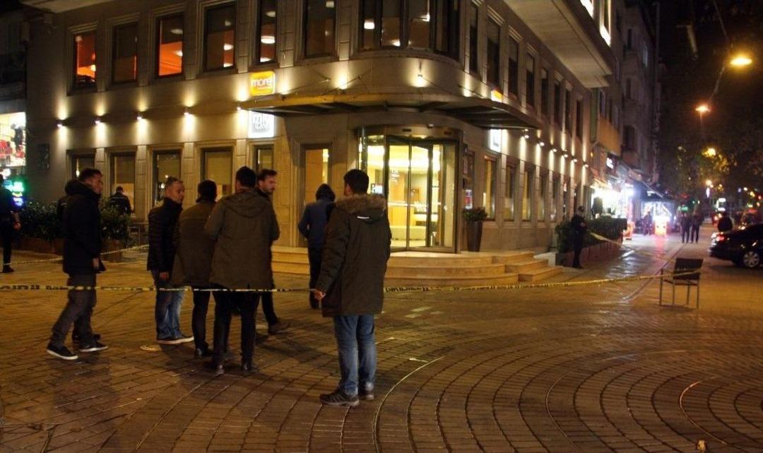 &lsquo;palalı Saldırgan&rsquo; Silahla Yaralandı