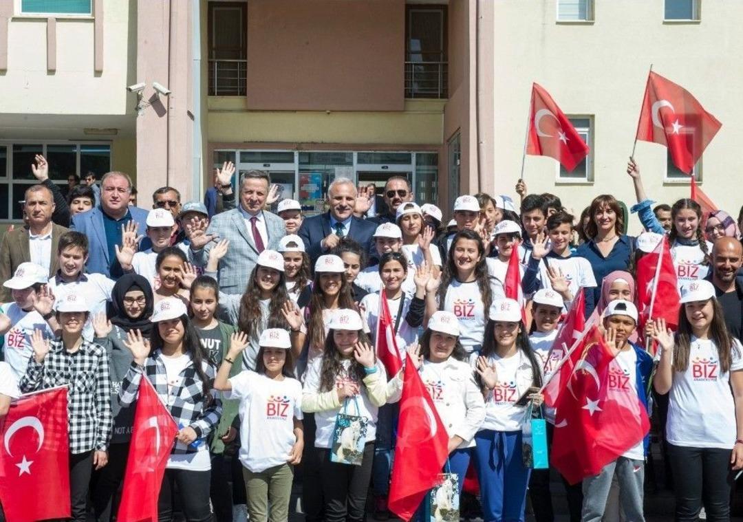 Misafir &Ouml;ğrenciler Vali Zorluoğlu&rsquo;nu Ziyaret Etti