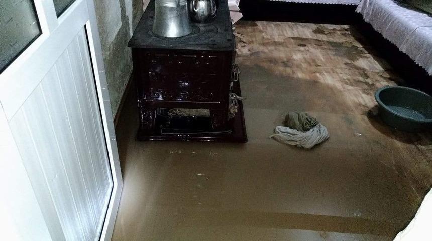 Edirne&rsquo;de Dere Taştı, Evleri Su Bastı