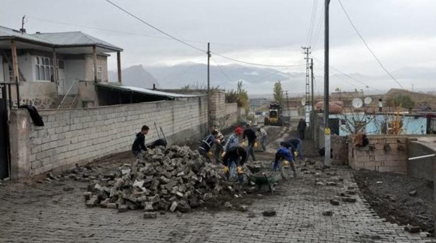 Doğubayazıt&rsquo;ta Yol &Ccedil;alışmaları Devam Ediyor