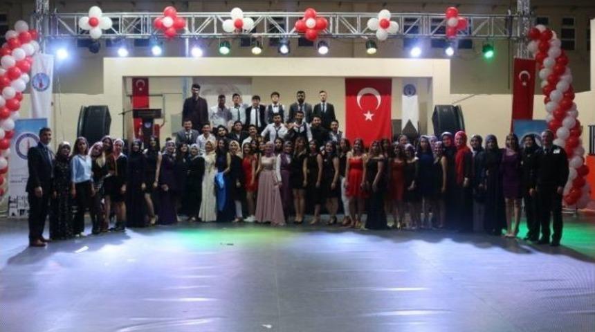 Şaphane Myo&rsquo;da Mezuniyet Sevinci