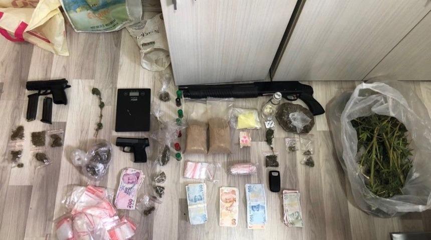 (&ouml;zel Haber) İstanbul&rsquo;da Zehir Tacirlerine Narkotik Operasyonu