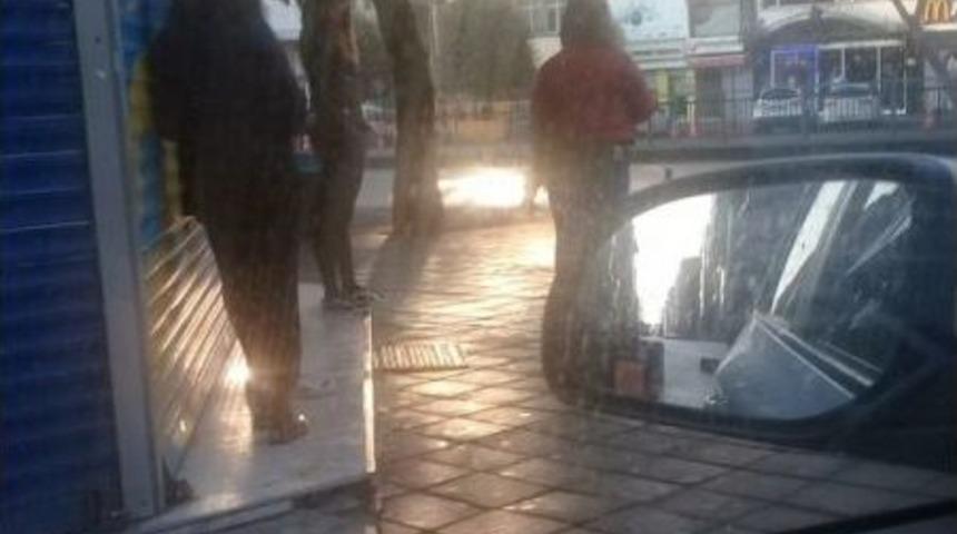 (&ouml;zel) Aksaray&rsquo;da Fuhuş Pazarı Cep Telefonu Kamerasında