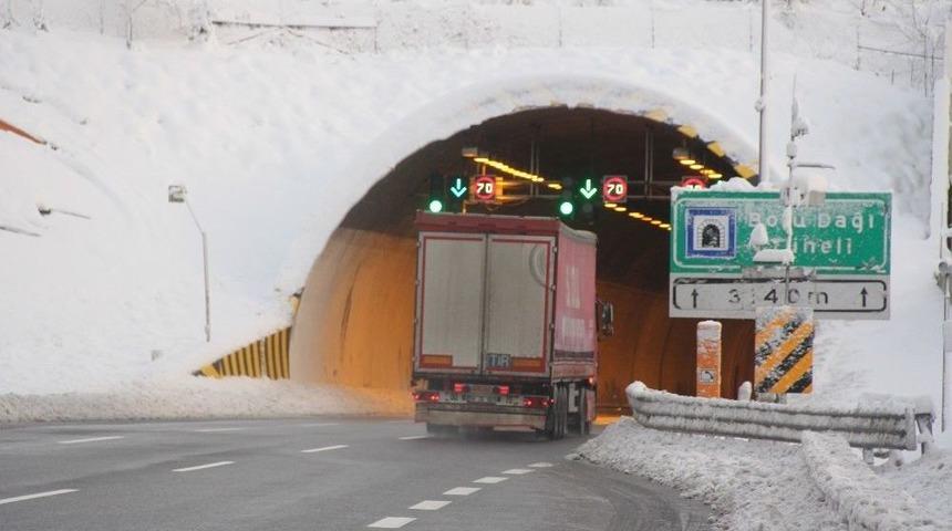 Bolu&rsquo;da Kar Yağışı Etkisini Azaltıyor