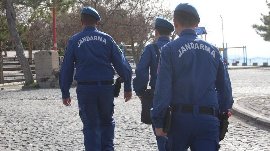 Jandarma Ekipleri Yeni Yazlık Kıyafetlerini Giydi