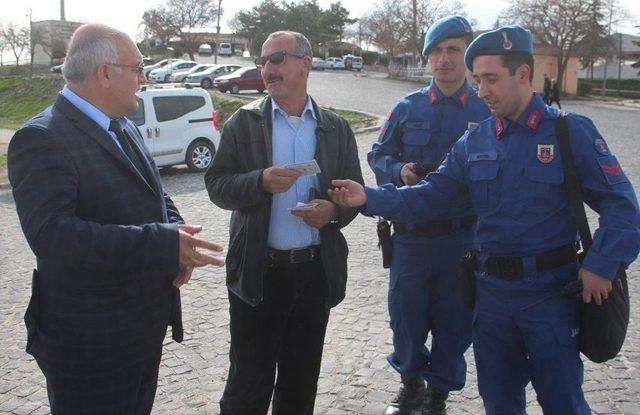 Jandarma Ekipleri Yeni Yazlık Kıyafetlerini Giydi