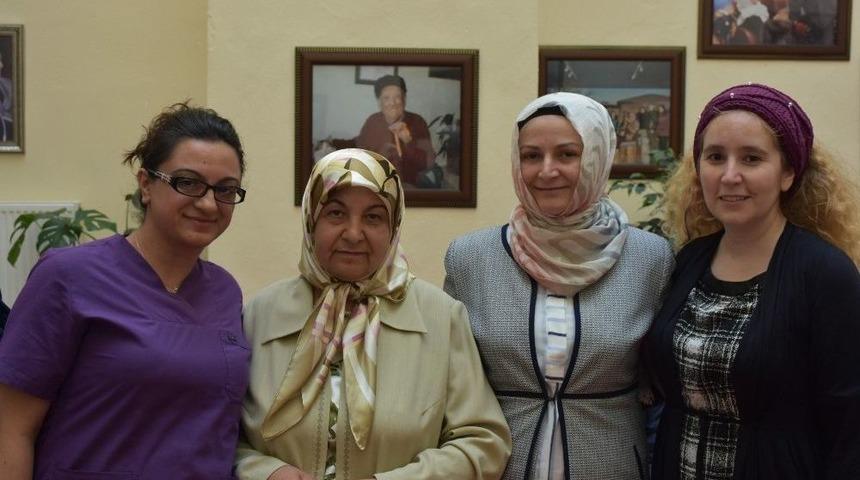 Kızılcahamamlı Kadından Yaşlılara &ldquo;anneler G&uuml;n&uuml;&rdquo; S&uuml;rprizi