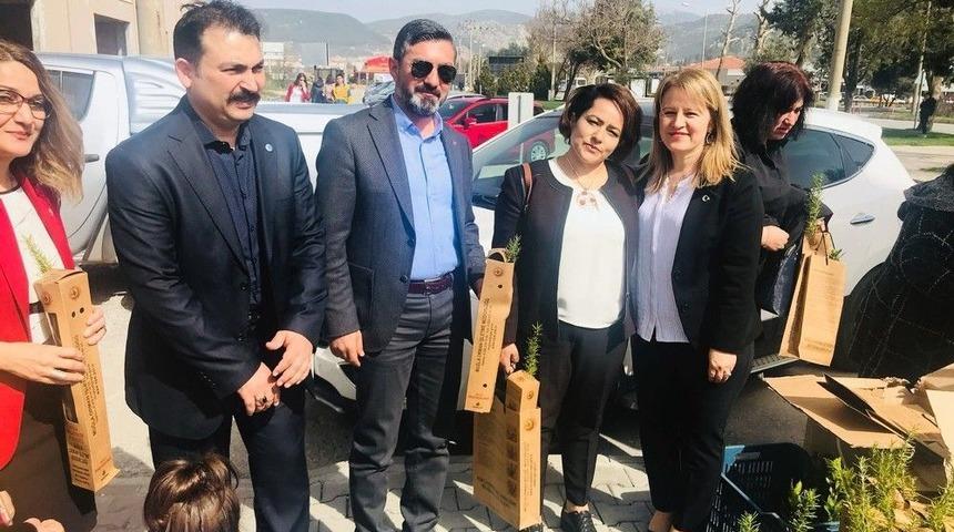 U&ccedil;ak: D&uuml;nyanın Acı Y&uuml;k&uuml;n&uuml; Kadınlar &Ccedil;ekiyor