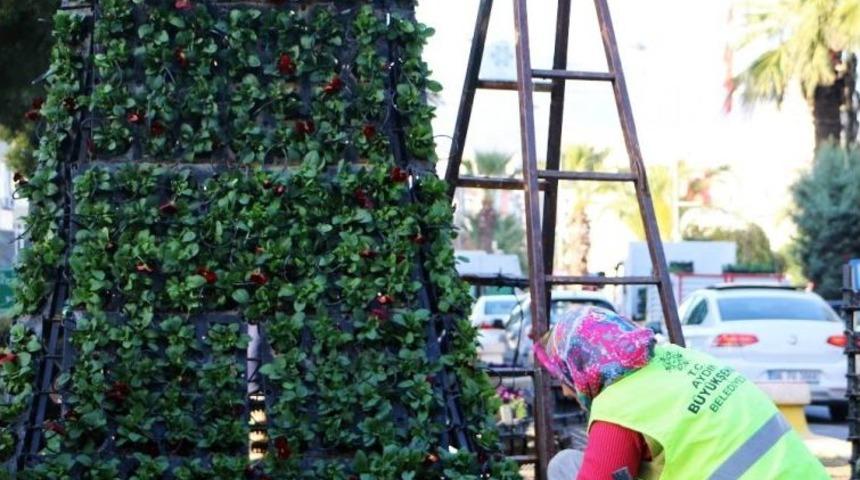 Aydın&rsquo;da Park Ve Bah&ccedil;elere Kadın Eli Değdi