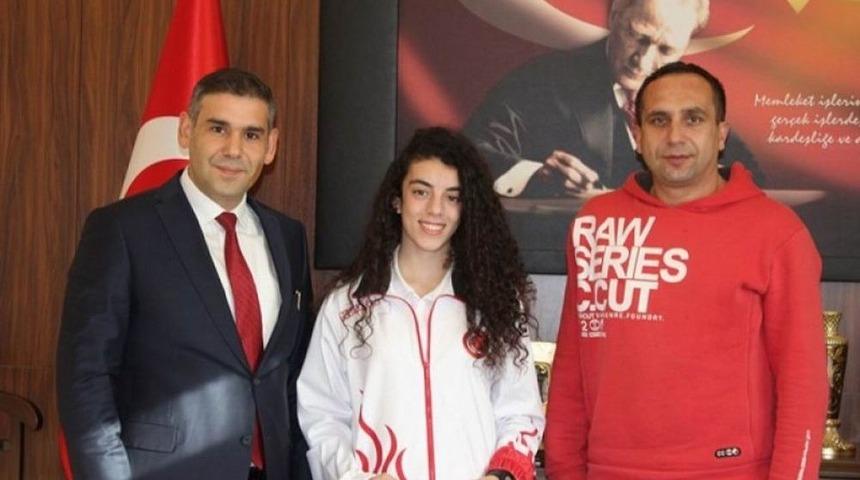 Mili Eğitim M&uuml;d&uuml;r&uuml; Aşım, Başarılı Tekvandocuyu Kutladı