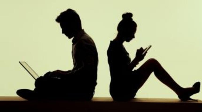 T&uuml;rkiye&rsquo;de 48 Milyon Kişi G&uuml;n&uuml;n 3 Saatini Sosyal Medyada Ge&ccedil;iriyor