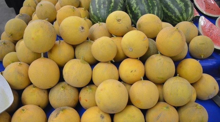 Kavun Satıcılarının Y&uuml;z&uuml; G&uuml;l&uuml;yor