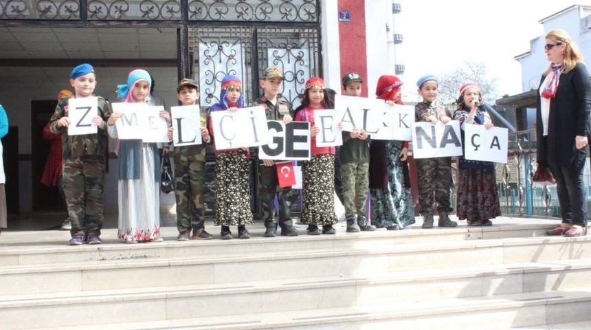 Miniklerden "çanakkale Geçilmez" Gösterisi