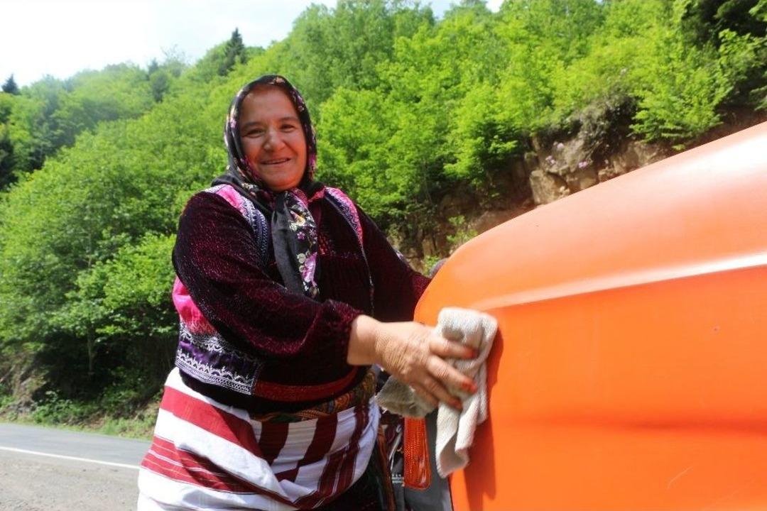 Deniz Kazasında Kaybettiği Eşinden Yadigar Kalan Minib&uuml;sle 18 Yıldır Dolmuş&ccedil;uluk Yapıyor