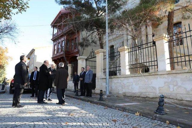 Vali Çiftçi, Yayla Mahallesindeki Yapıları İnceledi