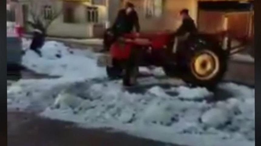 (&ouml;zel) Trakt&ouml;rle Drift Yaptılar