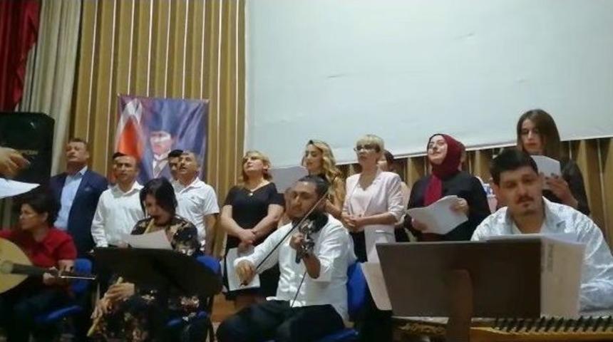 Sağlık &Ccedil;alışanlarından Oluşan Koro Hemşirelik Haftası&rsquo;nda Sahne Aldı