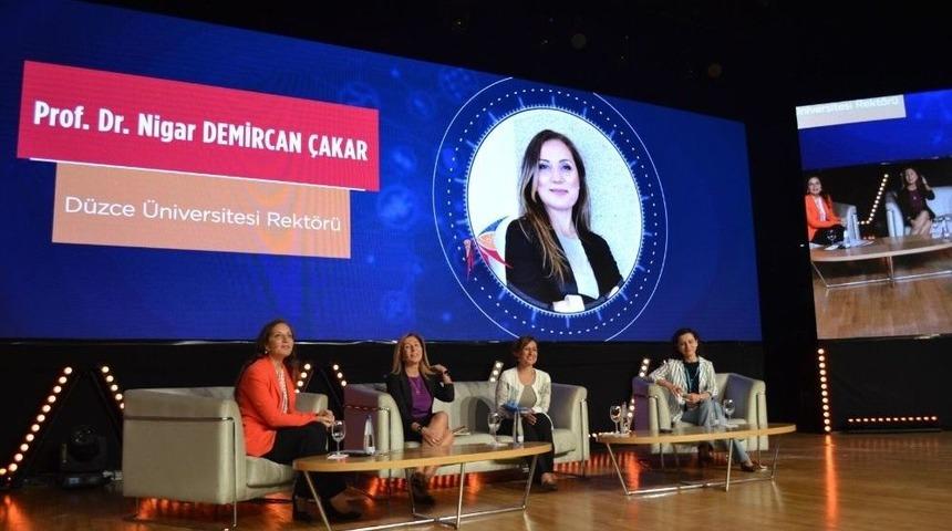 Rekt&ouml;r &Ccedil;akar Zirvede Oturum Başkanlığı Yaptı