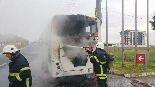 İşçi Servisi Alev Aldı, Faciadan Kıl Payı Dönüldü