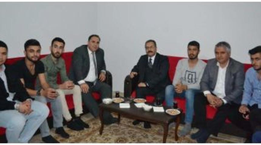 Rekt&ouml;r G&uuml;r&rsquo;den &Ouml;ğrenci Evine Ziyaret