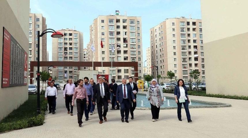 Başkan Karaosmanoğlu&rsquo;ndan K&ouml;rfez Kent Emlak Konut&rsquo;a Ziyaret