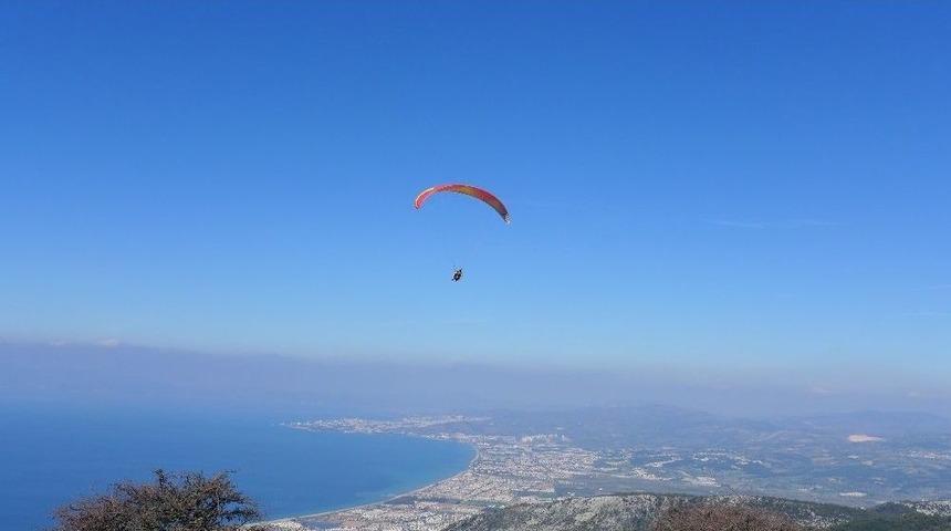 Kuşadası&rsquo;nda Yama&ccedil; Paraş&uuml;t&uuml; İ&ccedil;in Deneme U&ccedil;uşları Başladı