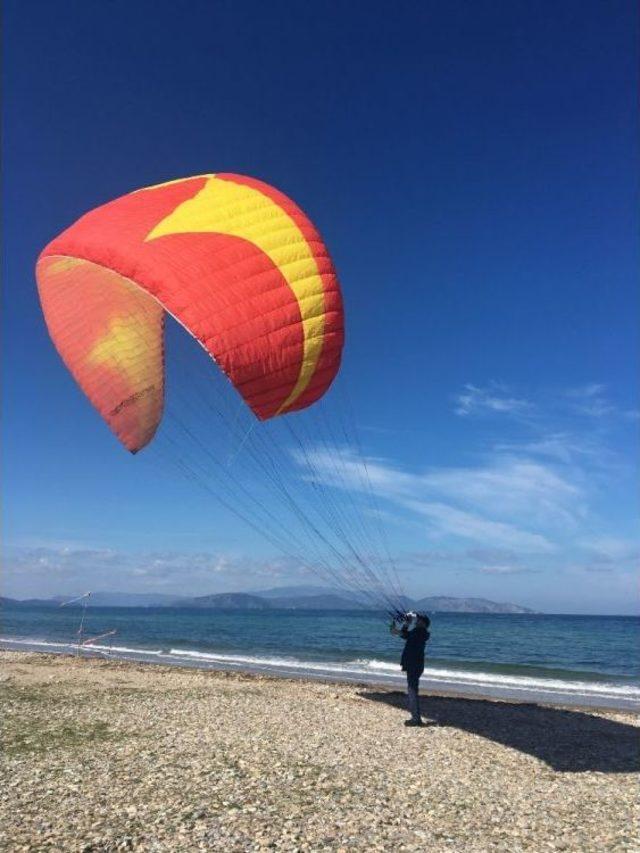 Kuşadası’nda Yamaç Paraşütü İçin Deneme Uçuşları Başladı