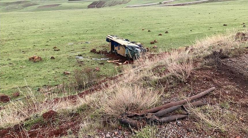 &Ccedil;ıldır&rsquo;da Feci Kaza: 4 &Ouml;l&uuml;, 23 Yaralı