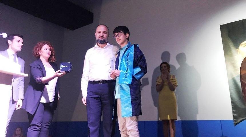 &Ouml;zel Teknoloji Fen Okulları&rsquo;nda Mezuniyet Coşkusu