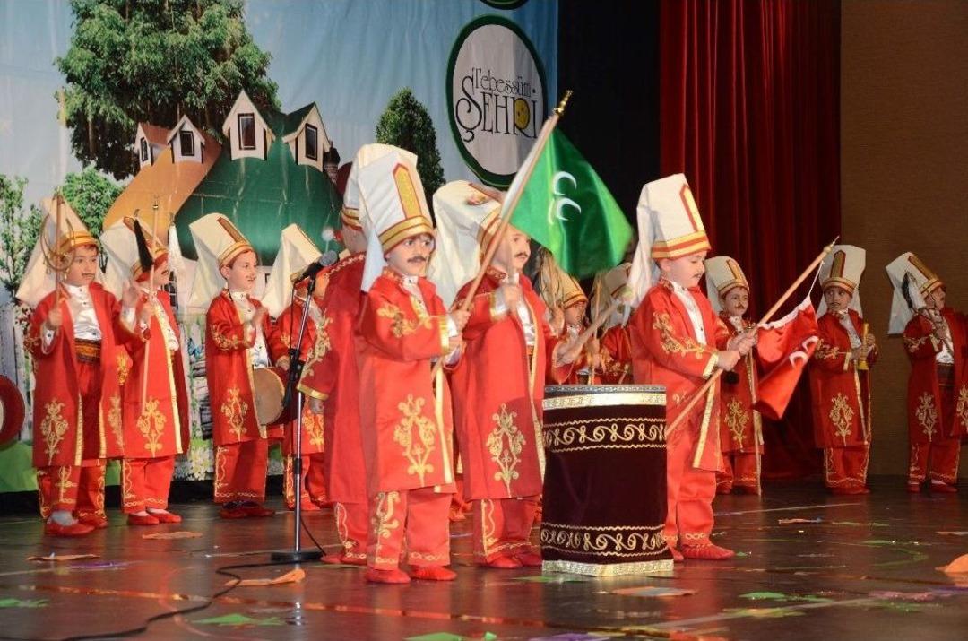 Nezaket El&ccedil;ileri Yetenekleriyle G&ouml;z Doldurdu