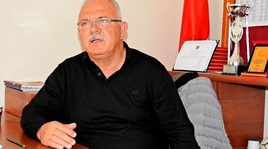 &Ccedil;eşme Belediyespor, Teknik Direkt&ouml;r&uuml; İle Yollarını Ayırdı