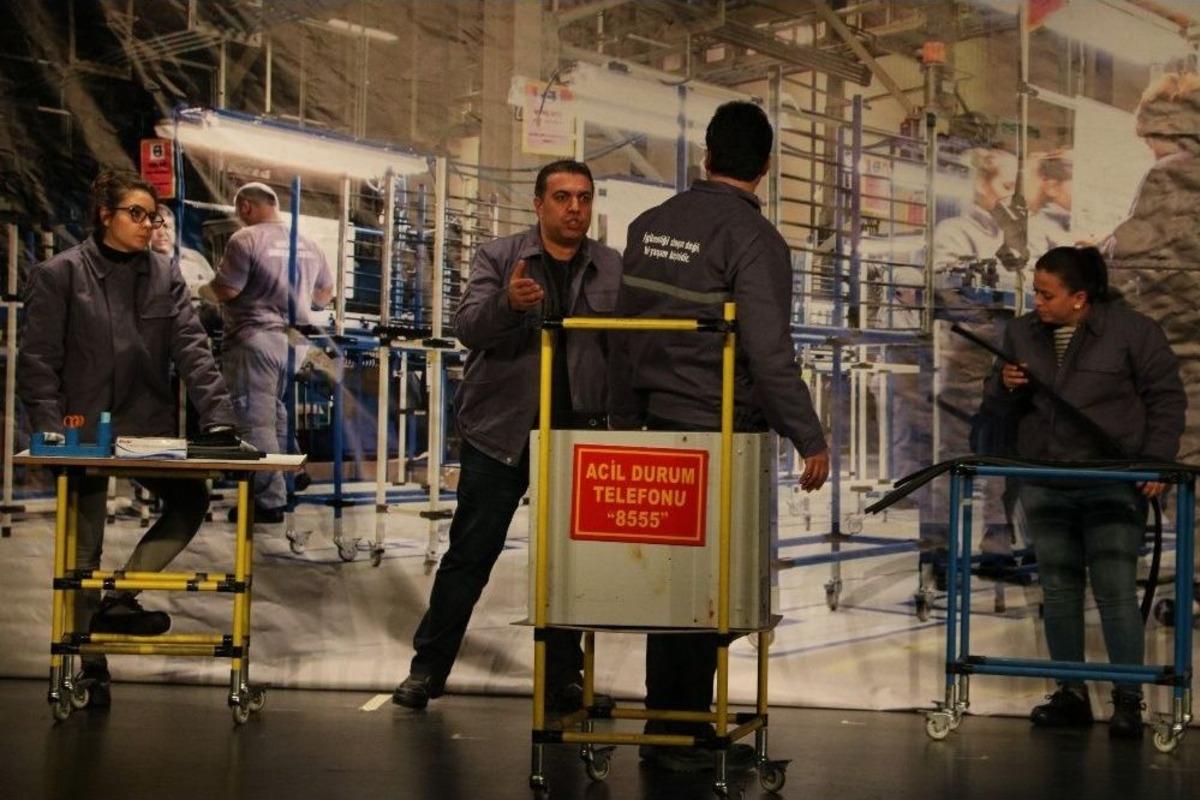 (&ouml;zel Haber) Fabrika İş&ccedil;ileri Hem Yazdı Hem Oynadı
