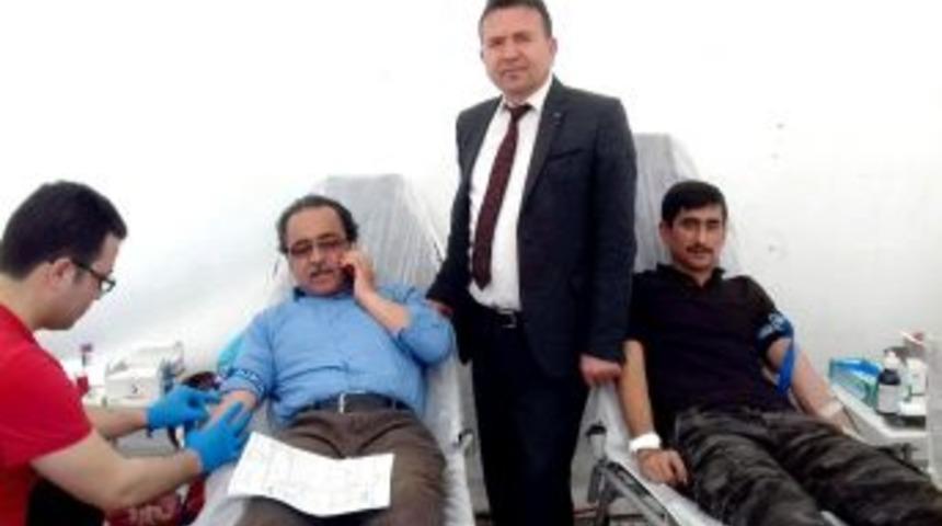 K&ouml;seceli&rsquo;den Mehmet&ccedil;ik&rsquo;e Kan Bağışı