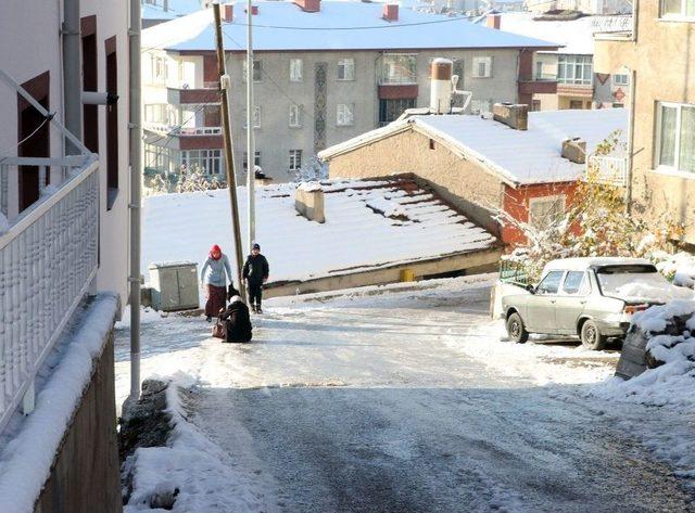 Yozgat’ta Buzlanan Yollar Sürücülere Ve Vatandaşlara Zor Anlar Yaşattı