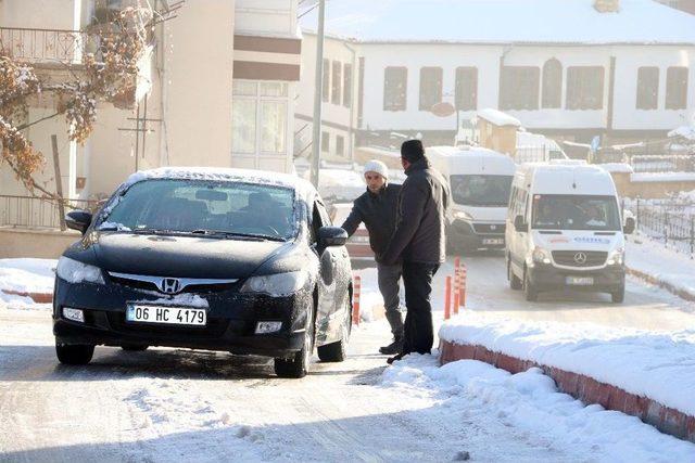 Yozgat’ta Buzlanan Yollar Sürücülere Ve Vatandaşlara Zor Anlar Yaşattı
