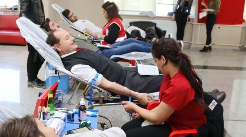 Gaün Öğrencilerinden Şehitler Anısına Kan Bağışı