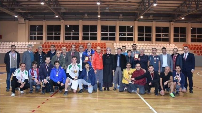 İl Milli Eğitim M&uuml;d&uuml;rl&uuml;ğ&uuml; Tarafından D&uuml;zenlenen Futsal Turnuvası Sona Erdi
