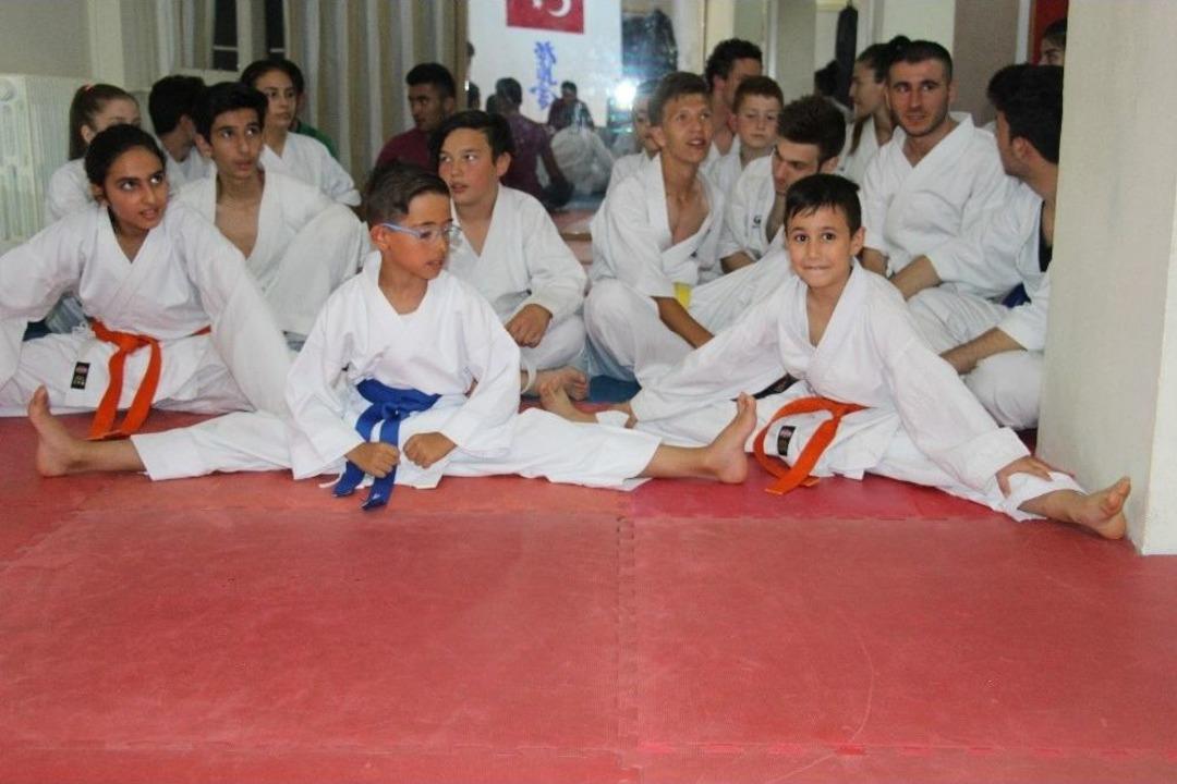 K&uuml;&ccedil;&uuml;k Yaşta Karateye Başlamanın Avantajları &Ccedil;ok Fazla