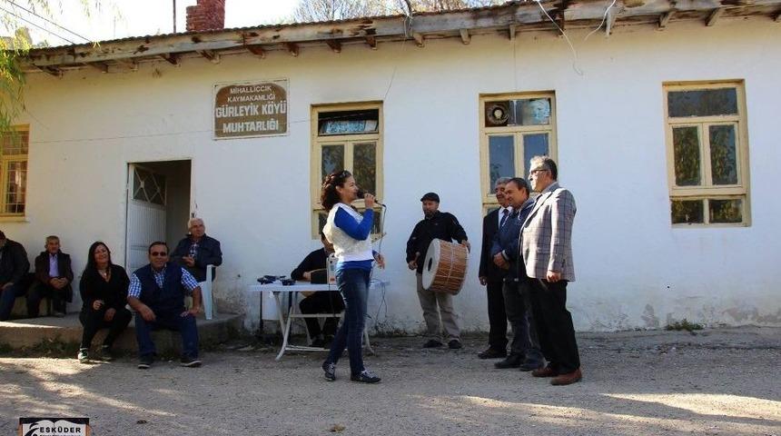 Eskişehirli Sanat&ccedil;ılardan G&uuml;rleyik K&ouml;y&uuml;&rsquo;ne K&uuml;lt&uuml;r, Sanat, Tarih Ve Doğa Gezisi