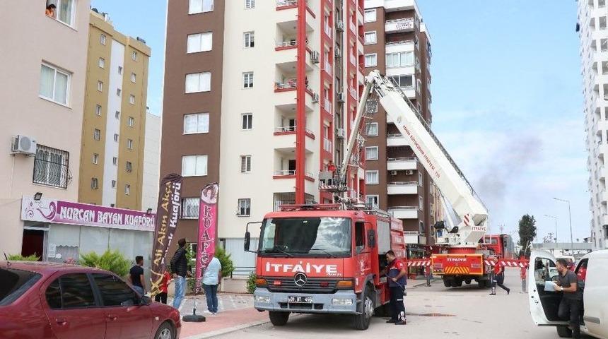 Tecav&uuml;ze Uğradığını İddia Edip Balkonda Yardım İstedi