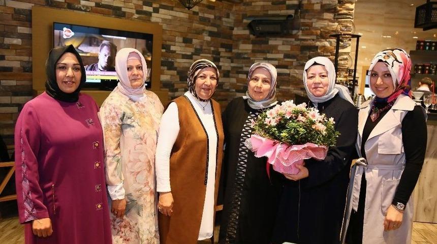 Başkan Ak&rsquo;ın Eşinden Anneler G&uuml;n&uuml;ne &Ouml;zel Yemek